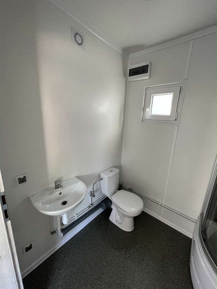 Container mit Büro, Küche, WC und Dusche 6x2,43 m