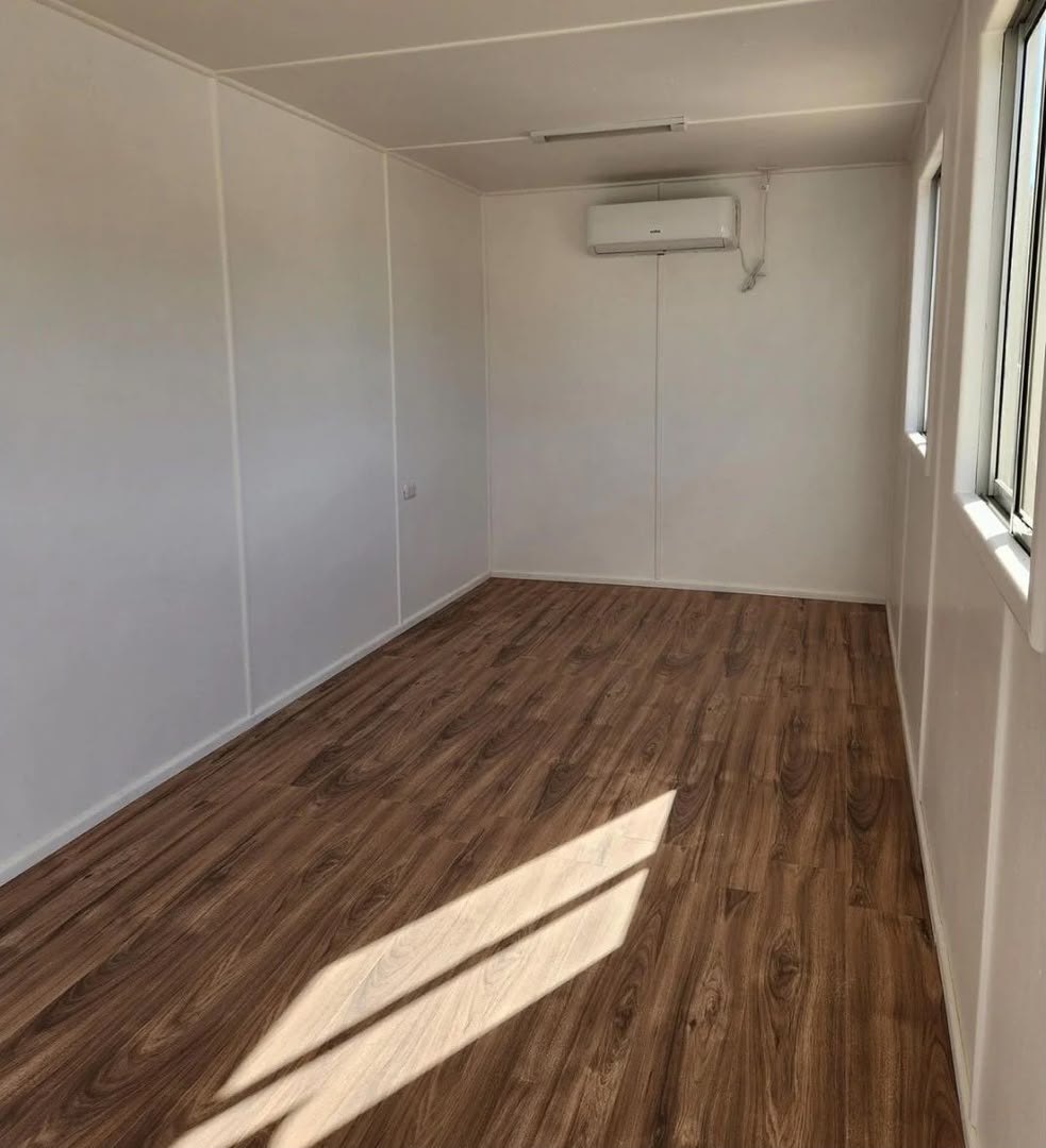 Bürocontainer 6 m mit Klimaanlage (Ref: 13011)