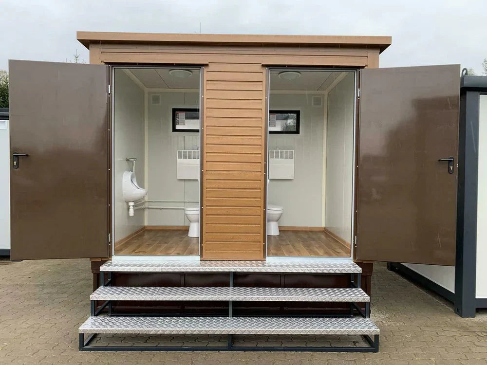 Doppelter Sanitärcontainer mit Abwassertank